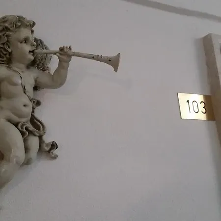 阿菲塔卡米尔卡马塞罗酒店 4* 蒙瑟里奇