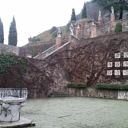 阿菲塔卡米尔卡马塞罗酒店